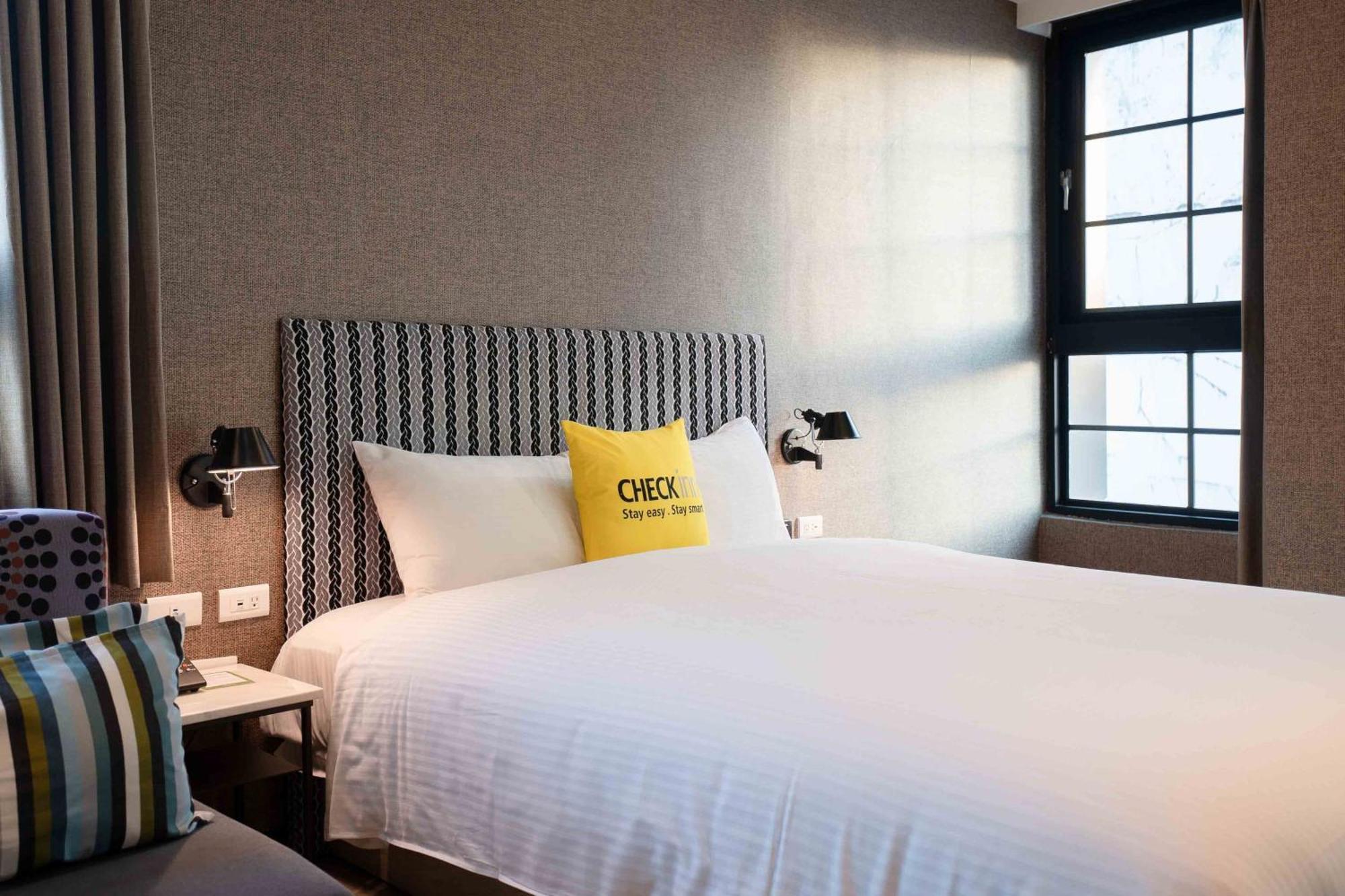 Check Inn Taichung Ziyou Extérieur photo