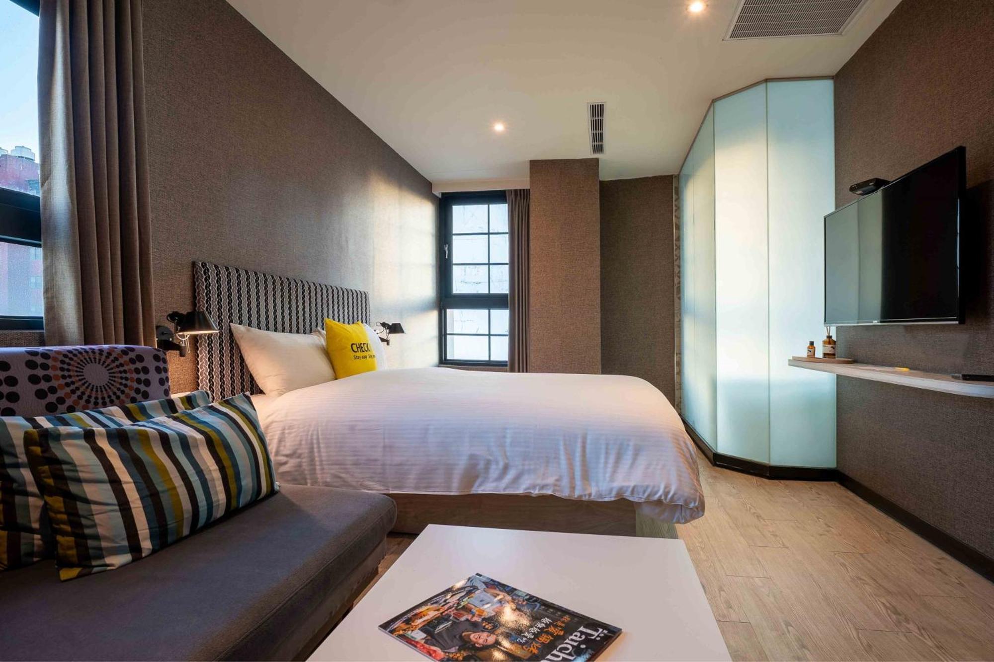Check Inn Taichung Ziyou Extérieur photo