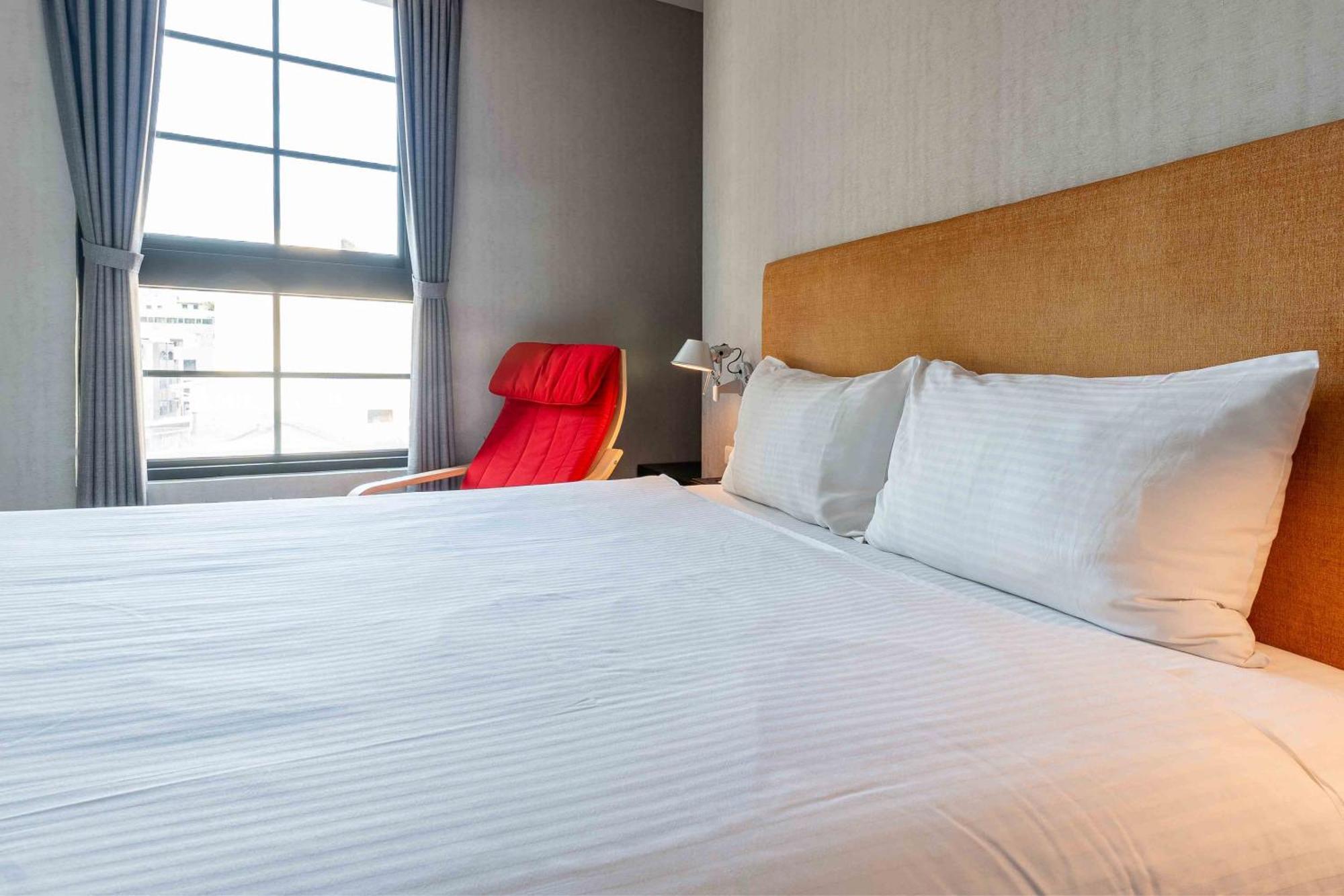 Check Inn Taichung Ziyou Extérieur photo