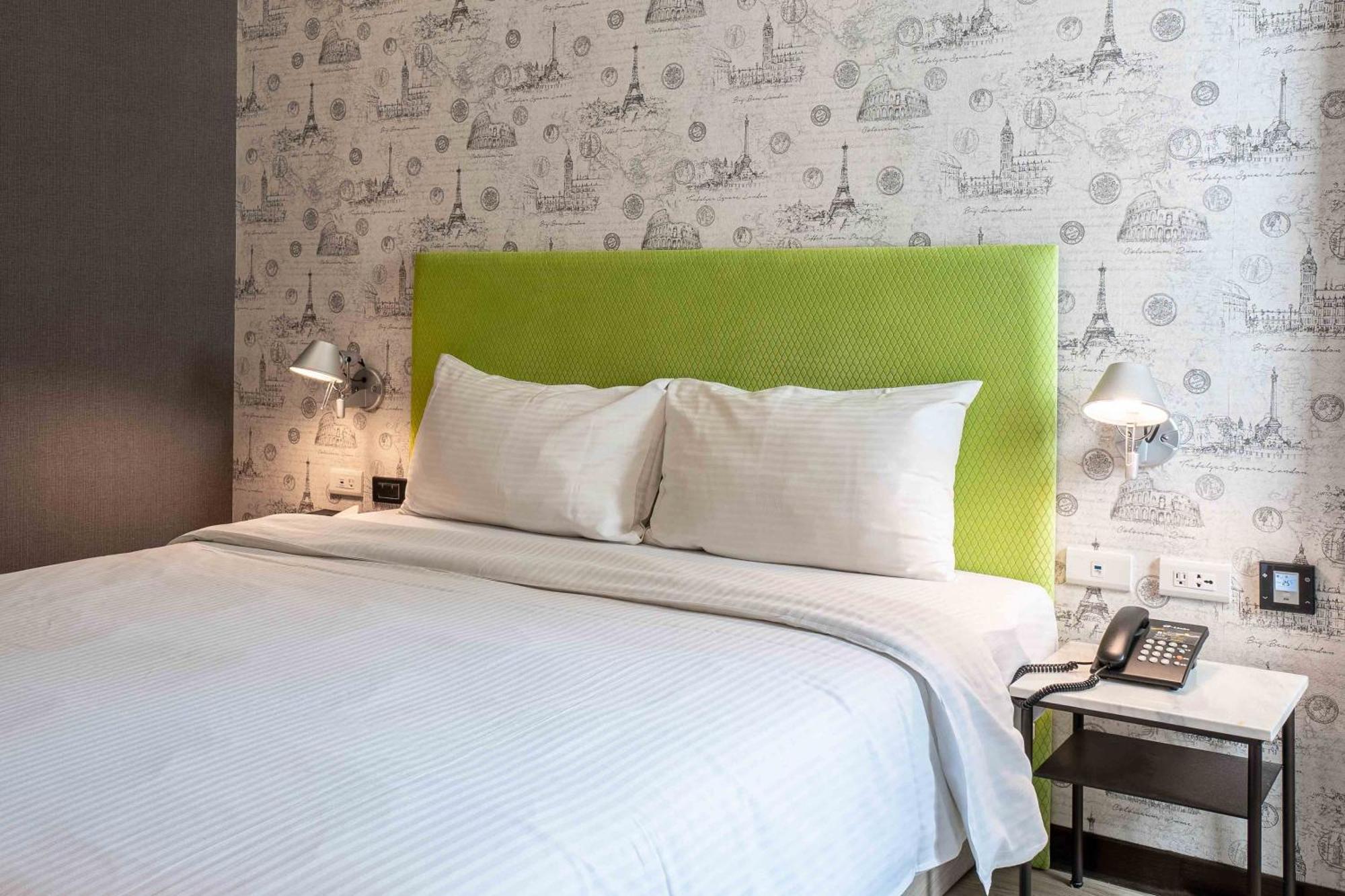 Check Inn Taichung Ziyou Extérieur photo