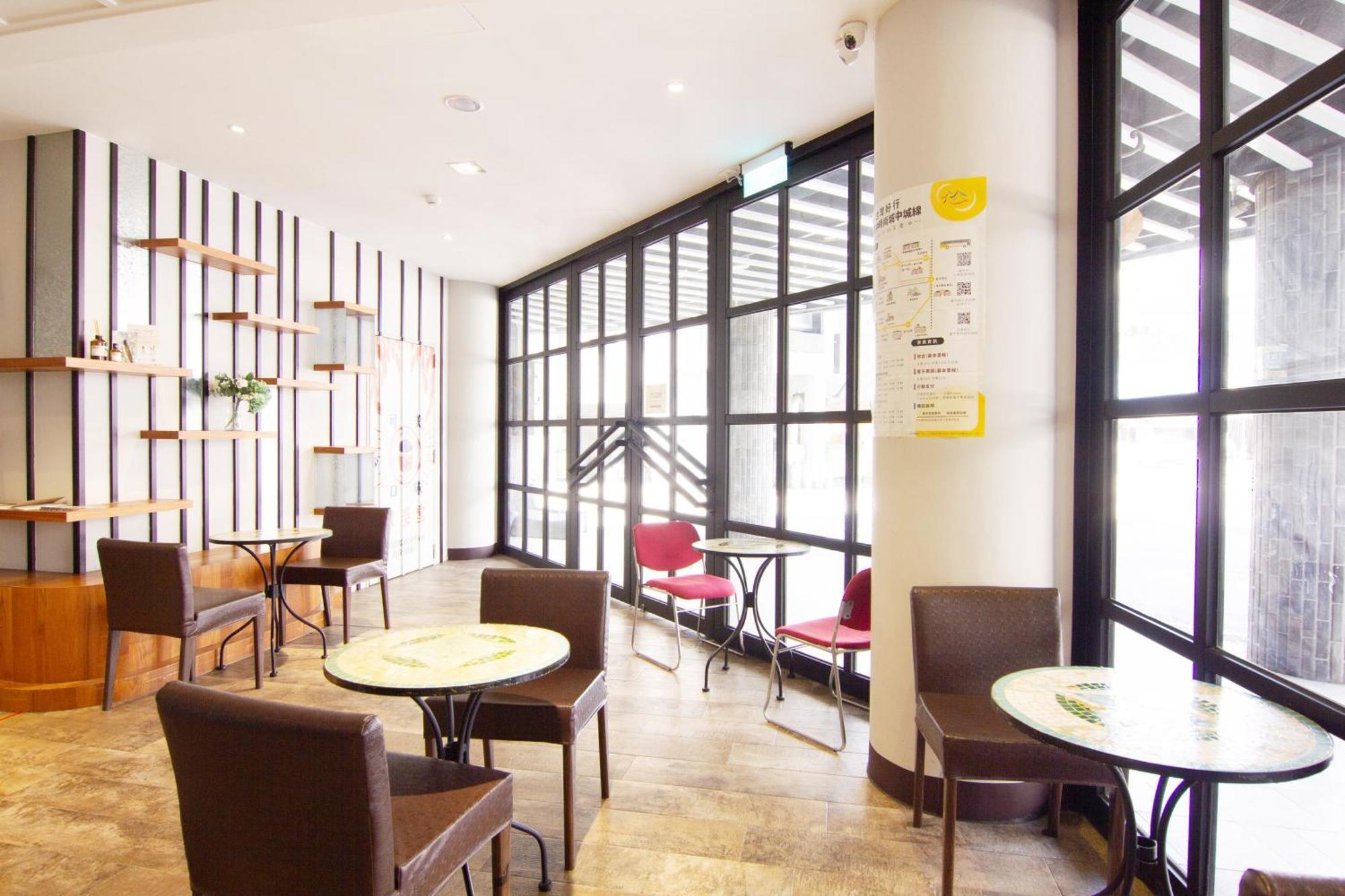 Check Inn Taichung Ziyou Extérieur photo