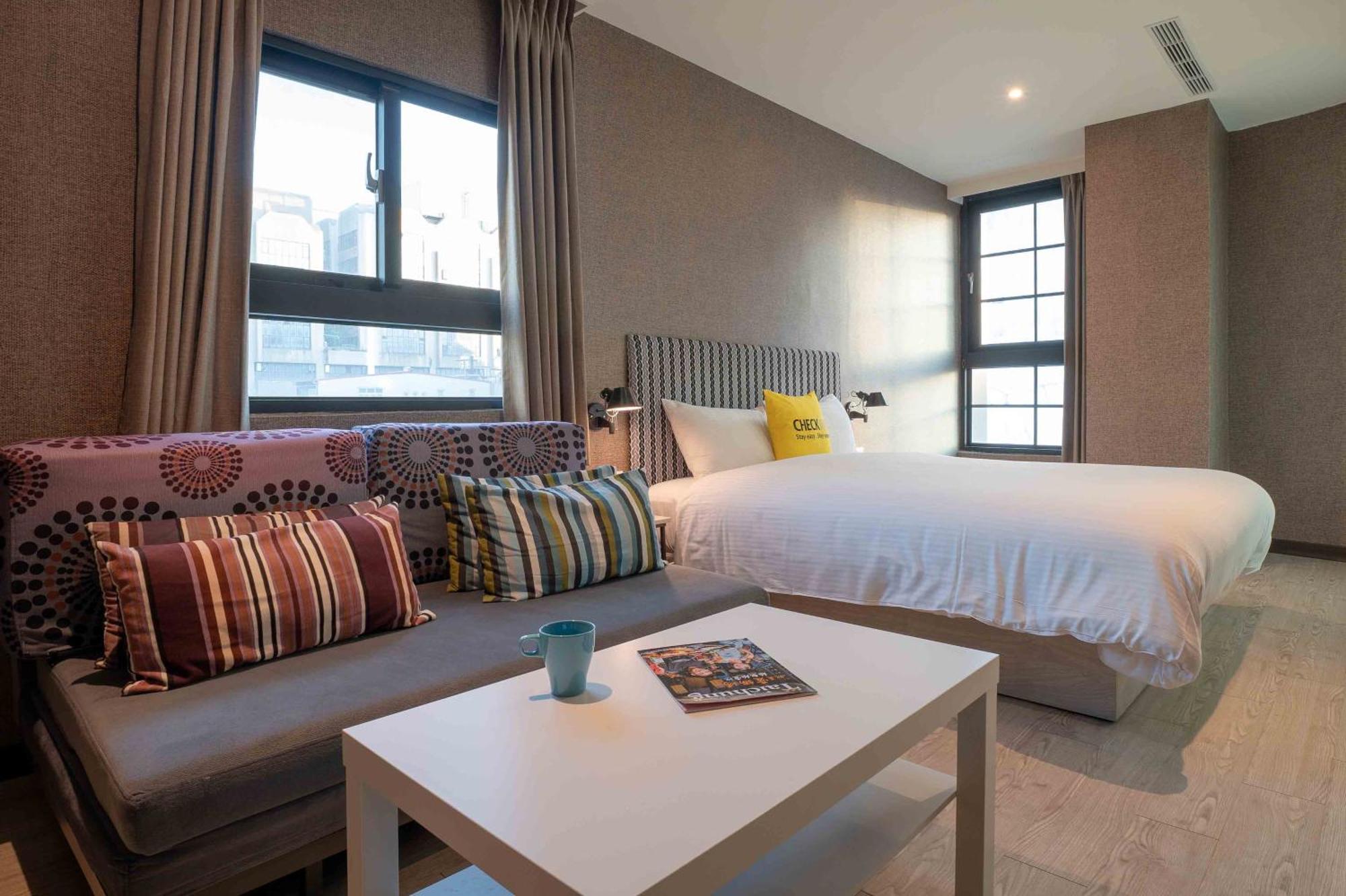 Check Inn Taichung Ziyou Extérieur photo